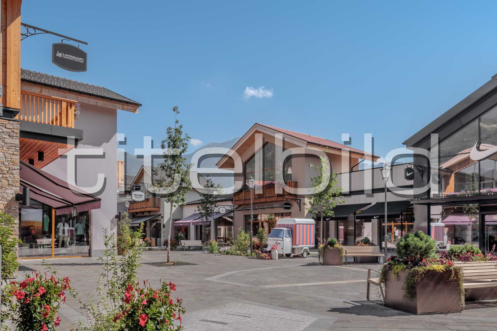 Projektbild-Nr. 1: Fashion Outlet Landquart, Units und Parkhaus